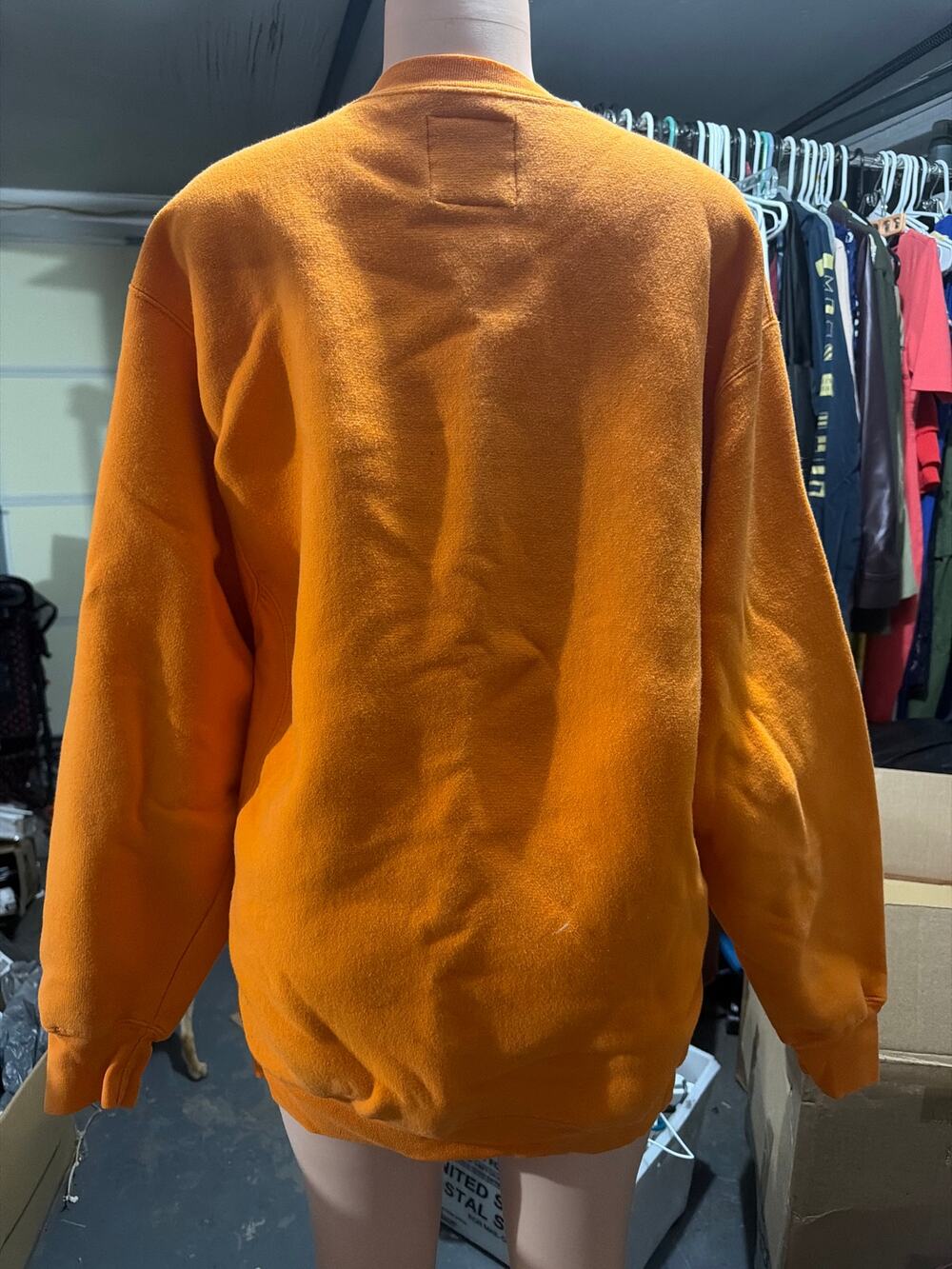 Tennessee men’s orange sweatshirt
